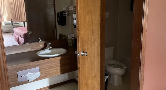 Ekonomiczny dwuosobowy pokój Heritage Inn