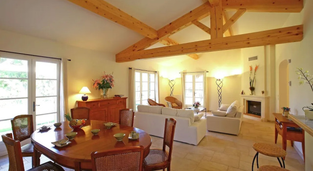 Provencal Holiday Home With Dishwasher not far From Fréjus, Забронировать Отель Отели в центре Ла-Мот, в центре