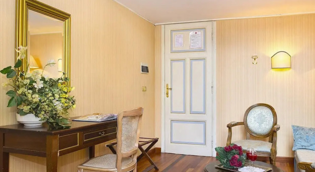 Четырёхместный семейный номер Standard с балконом Grande Albergo Quattro Stagioni