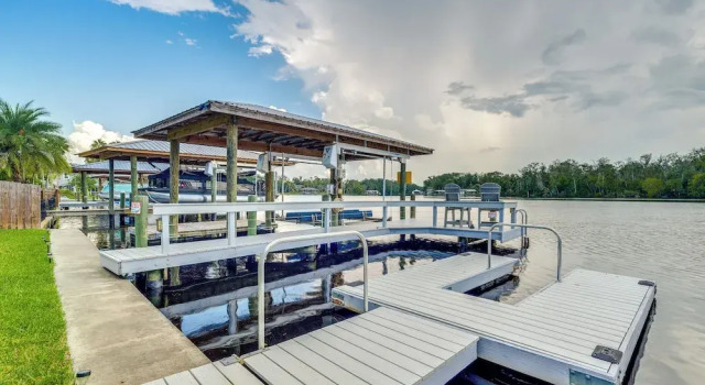 Private Dock & Water Views! Homosassa Retreat, Buchen Sie Ferienhaus Villen in Homosassa, in der Nähe von Monkey Island, Villa