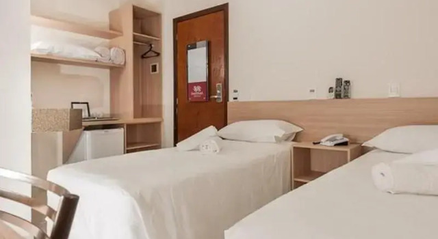 Двухместный номер Standard с балконом Hotel Dois H