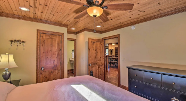 Коттедж Clarkesville Ranch Cabin w/ Screened-in Porch!