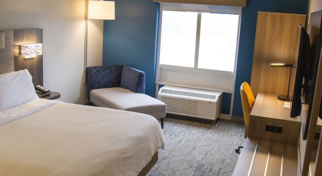 Двухместный номер Standard Holiday Inn Express Hotel & Suites Cullman by IHG