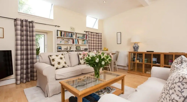 Luxury Morningside Cottage with Patio, Varaa Lomakoti Huvilat kohteessa Edinburgh, Villa