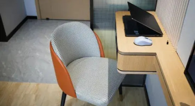 R ROYALSS HOTEL Hotel (Emei High-speed Railway Station Dafo Temple Tourist Area Branch)