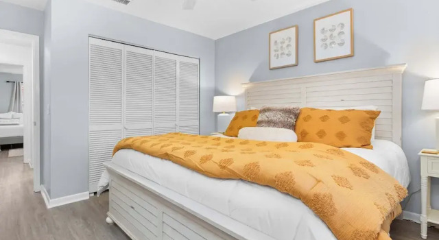 Spacious Family-friendly Retreat Beach Walkable, Varaa Lomakoti Huvilat kohteessa Alabama, Villa