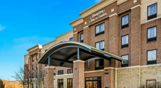 Hampton Inn & Suites Detroit-Canton