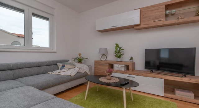Modern apt w. Terrace, 2 min Walk to the Beach