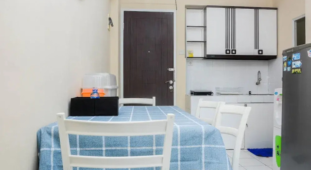 Standard Zimmer Comfy 2BR Mutiara Bekasi Apartement By Travelio