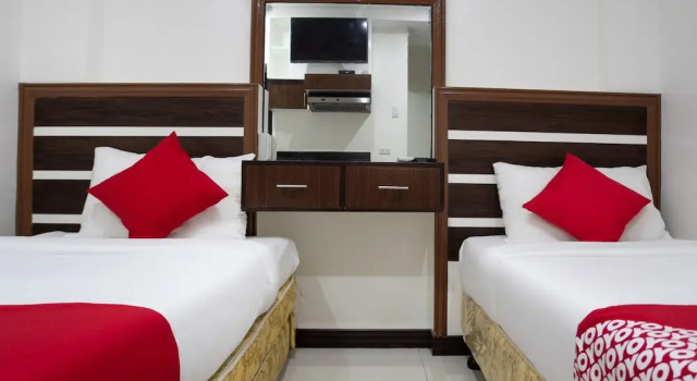 Двухместный номер Deluxe Circle-b Apartelle & Suites