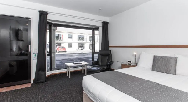 Студия Palms Motel