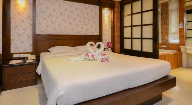 Rayaburi Beach Club