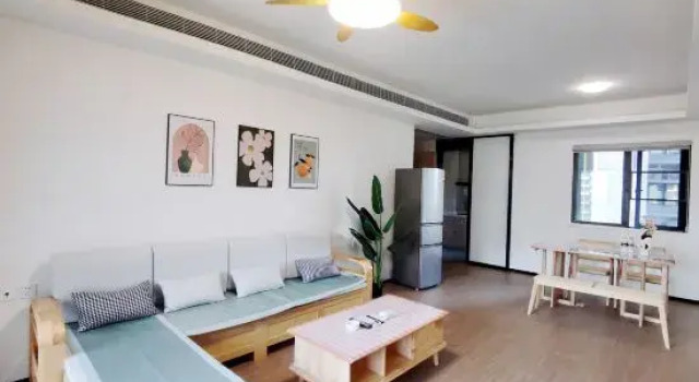 Люкс с 2 комнатами с видом на бассейн Yujianni Seaview Apartment