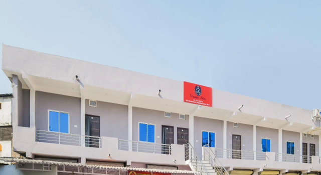 OYO 79074 Flagship Hotel Verma Inn, Забронировать Отель Отели штата Махараштры 3 звезды, 3*