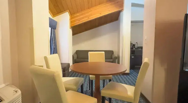 Двухместный люкс Executive с балконом Baymont by Wyndham Howell/Brighton
