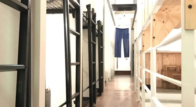 Кровать в общем номере Chillulu Hostel
