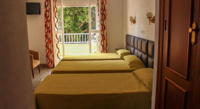 Трёхместный номер Standard с балконом и с красивым видом из окна Hostal Esperanza