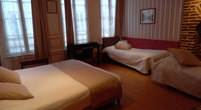 Четырёхместный номер Standard Brit Hotel Comtes De Champagne - Troyes Centre Historique