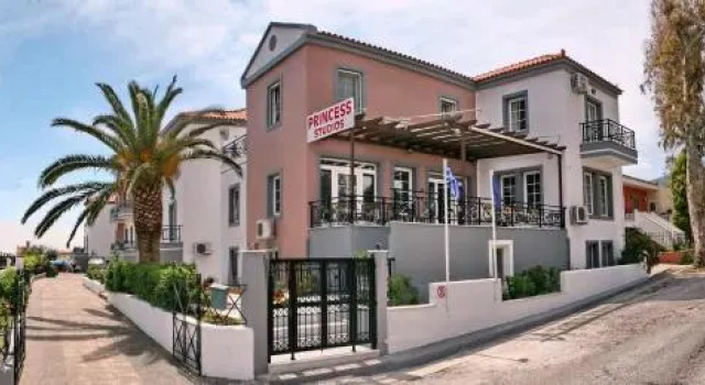 Princess Studios Mitilini, Забронировать Отель Отели Лесбоса с парковкой, Парковка