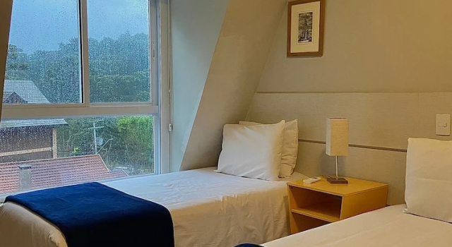 Апартаменты Deluxe Flats Chateau Campos do Jordão em Capivari com lareira