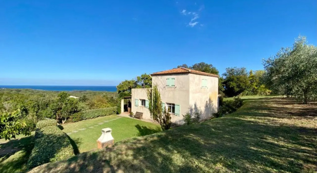 Villa vue mer dans nature protégée, plage à 1,5 km, Varaa Villa Cervione 