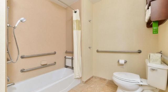 Четырёхместный номер Standard Hampton Inn Ottumwa