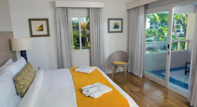 Номер Standard с видом на бассейн Waves Resort & Spa, Barbados, An Autograph Collection All-Inclusive Resort