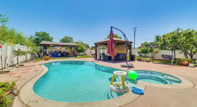 Коттедж Game Room, Pool! Family Home 25 Mi to Disneyland