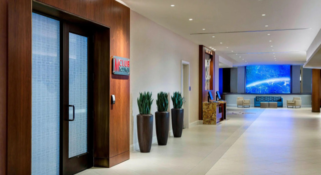 Двухместный клубный номер Standard Houston Airport Marriott at George Bush Intercontinental