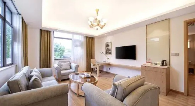 Люкс Business Yuanzhu Huaxia Hotel (Zhoushan Bus Passenger Transport Center Dinghai Baolong Tiandi)