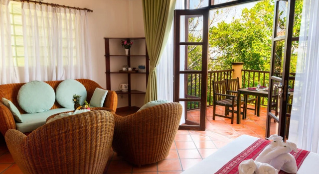 Четырёхместный номер Standard с балконом и с красивым видом из окна White Sand Resort Mui Ne