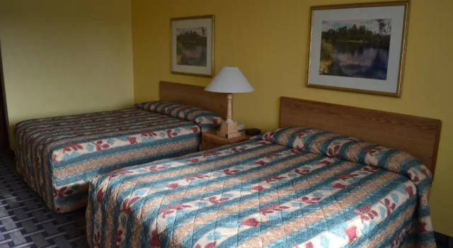 Четырёхместный номер Standard Sky Lodge Inn & Suites - Delavan