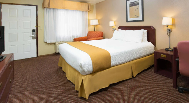 Двухместный номер Standard Days Inn by Wyndham Pinole Berkeley