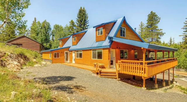 Коттедж Inviting Utah Cabin w/ Spacious Deck + Fireplace!