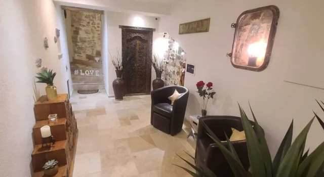 Loveroom La Garçonn'hyeres, Забронировать Отель Йер Var coast