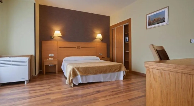 Трёхместный номер Standard Hotel / Restaurante LA PEPA