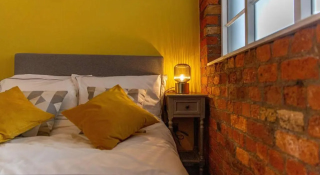 Апартаменты Lovely, Central, 1 Bed Apartment (Sleeps 4) with Free Parking