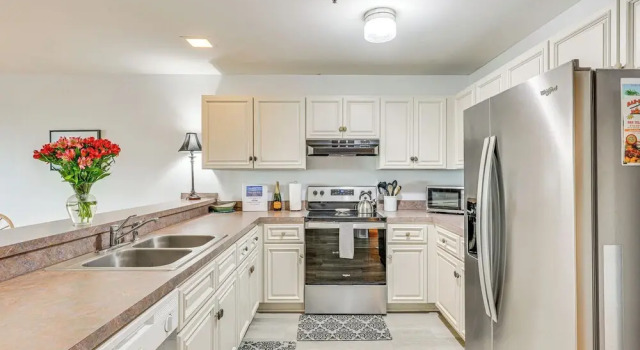 Апартаменты Oak Island Beachfront Condo w/ Community Pool
