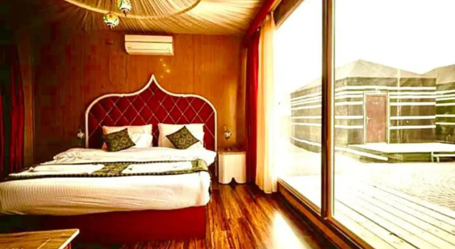 Al Sultana Luxury Camp, Book Hotel Hotels in Wadi Rum with a Pool, Swimming Pool