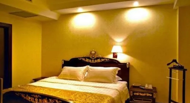 昆明珠江源大酒店, Rezerwuj Hotel Hotele w Kunming z parkingiem, Parking