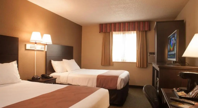 Четырёхместный номер Standard City Centre Inn at Newport News