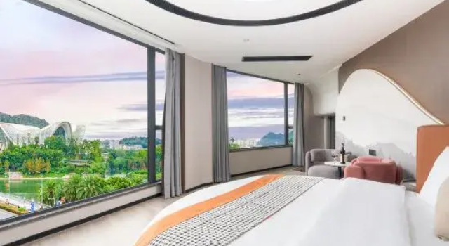 Люкс с видом на горы NEO ISLE Hotel (Guilin Liangjiang Sihu Xiangbishan)