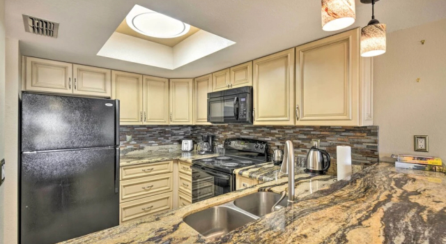 Апартаменты Scottsdale Condo w/ Pool Access: Hike, Swim & Shop