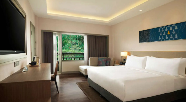 Номер Standard с балконом DoubleTree by Hilton Damai Laut