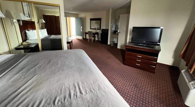 Days Inn & Suites by Wyndham Rancho Cordova, Book Hotel Rancho Cordova California