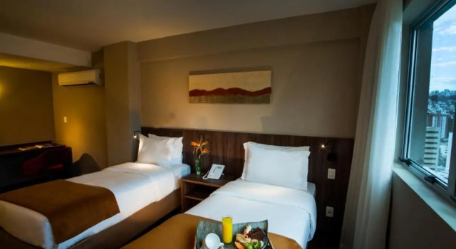 Двухместный номер Deluxe BH Raja Hotel
