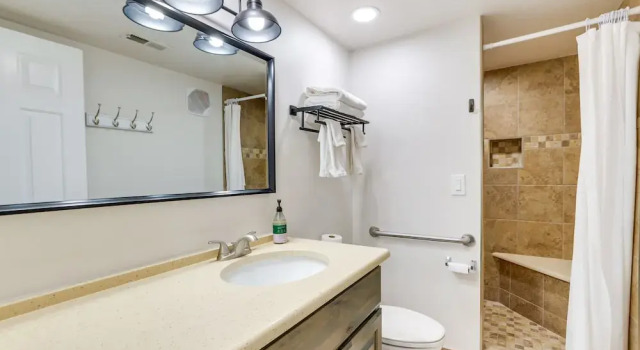 Апартаменты Modern Condo in St Georges Sports Village