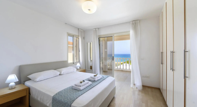 Protaras Beachfront Villa Pietra, Забронировать Вилла Коттеджи Паралимни, Коттедж