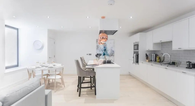 The Chapel 1 - Stylish 2 bed 2 bath Modern Home