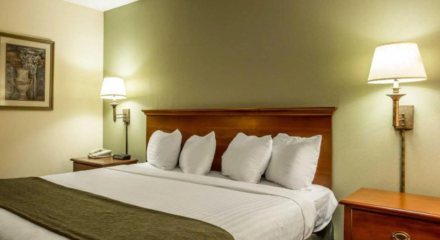 Номер Standard Quality Inn Huntersville near Lake Norman